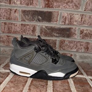Kids Jordan 4 retro “cool grey” sneakers size 5y